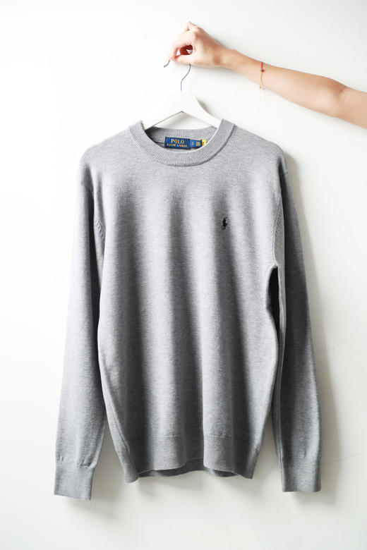 清冷感气质毛衣。小标刺绣基础款纯色圆领正肩长袖针织衫A111988 商品图7