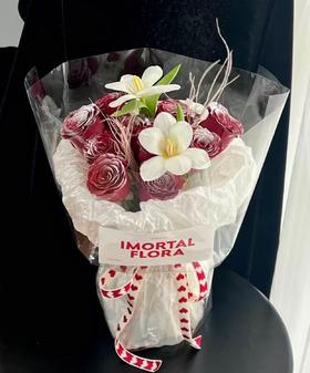 红玫瑰郁金香花束