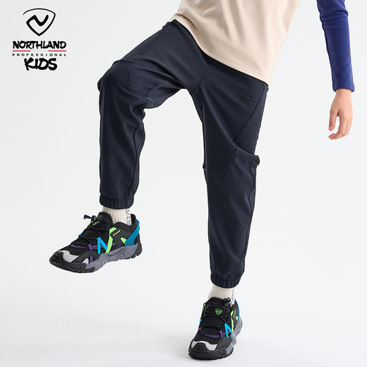 诺诗兰童装 加绒软壳裤 防泼水、防泼油、防污渍，轻松应对户外挑战。内里加绒设计，保暖舒适，守护孩子每一次探索。CO135306 商品图4