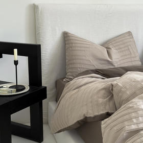 【床上四件套-垞寂系列】A类专版花型提花 全棉高支高密 舒适全棉面料 柔软舒适透气性好 
非常适合裸睡，四季可用