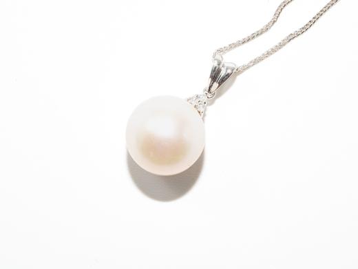 【推荐款】K白珍珠吊坠 | K金镶碎钻扣珍珠10.6mm 商品图1