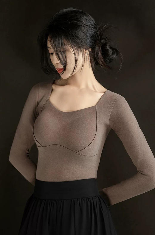 【仟梓赫 石墨烯保暖带胸垫打底衫】🔹双面磨毛触肤即暖❗️ 自带胸垫 免穿Bra贴合身形 🏆收副乳 🌸塑形美体❗️保暖衣也能穿出好身材🌻  商品图3