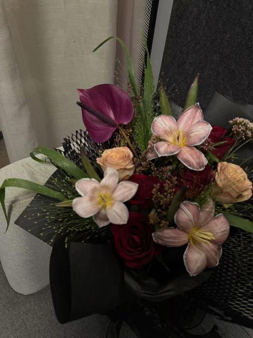 「暮光之城」紫掌卡布奇诺红玫瑰混搭花束（需提前一天预定） 商品图2