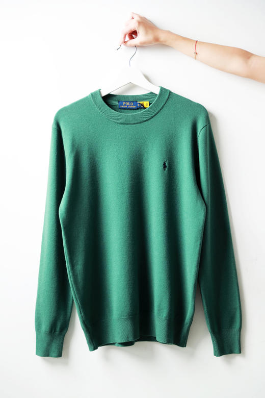 清冷感气质毛衣。小标刺绣基础款纯色圆领正肩长袖针织衫A111988 商品图8