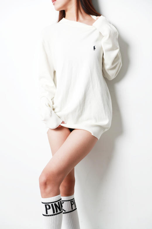 清冷感气质毛衣。小标刺绣基础款纯色圆领正肩长袖针织衫A111988 商品图13