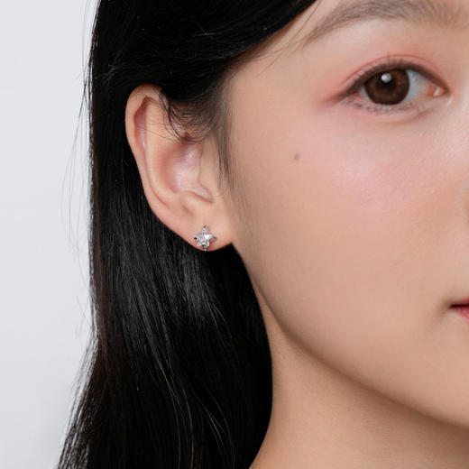 卡蒂罗/KADER 星芒物语耳钉 轻奢时尚高级感四芒星十字架造型养耳洞耳饰 璀璨星星闪耀吸睛满钻配饰 925银 商品图4