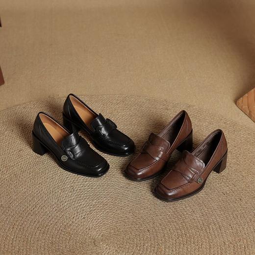 【预售5天】复古方头通勤风深口四季一脚蹬显瘦气质牛皮高跟单鞋QQJFG&J-7195F 商品图1