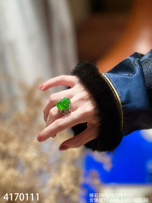 老坑玻璃种帝王绿三脚蟾戒指【4170111】具体价格微信咨询 商品图4