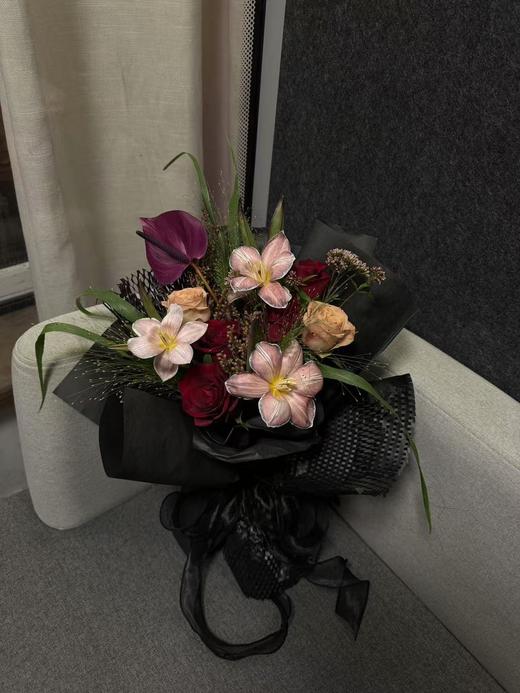 「暮光之城」紫掌卡布奇诺红玫瑰混搭花束（需提前一天预定） 商品图1