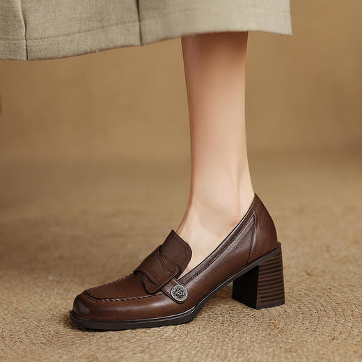 【预售5天】复古方头通勤风深口四季一脚蹬显瘦气质牛皮高跟单鞋QQJFG&J-7195F 商品图0