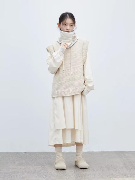 步履不停/4D31152C/纯棉灯芯绒米白打底百褶连衣裙 商品图2