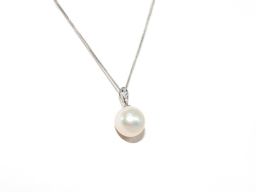 【推荐款】K白镶钻珍珠吊坠 | K金镶钻扣珍珠10.5mm 商品图1