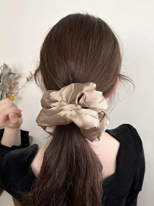 💰29抢章小蕙、刘亦菲的养发秘诀！【30姆米重磅SLIP真丝发圈】一边睡觉一边护发💕甄选6A级桑蚕丝❗️头发无静电 不打结、被压断，隔天还能get自然波浪卷发👩🦱 商品图6