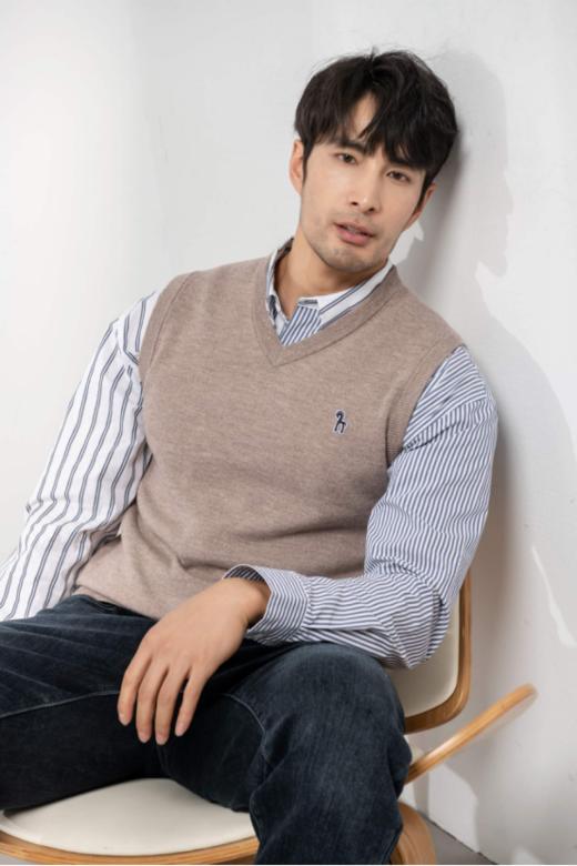 【NECHEER柏奥玛秋冬季男士纯色V领羊毛背心马甲8963款】❗❗❗ ✅柏奥玛的羊毛含量非常纯，很柔软，🔹不像有的羊毛衫，说100%羊毛衫，🌸实际却很扎皮肤 商品图1