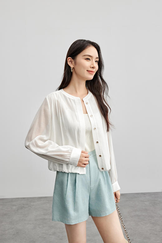 【内购】舒适通勤含天丝上衣圆领手缝金色扣花苞收束衣摆外套-151W57977 商品图1