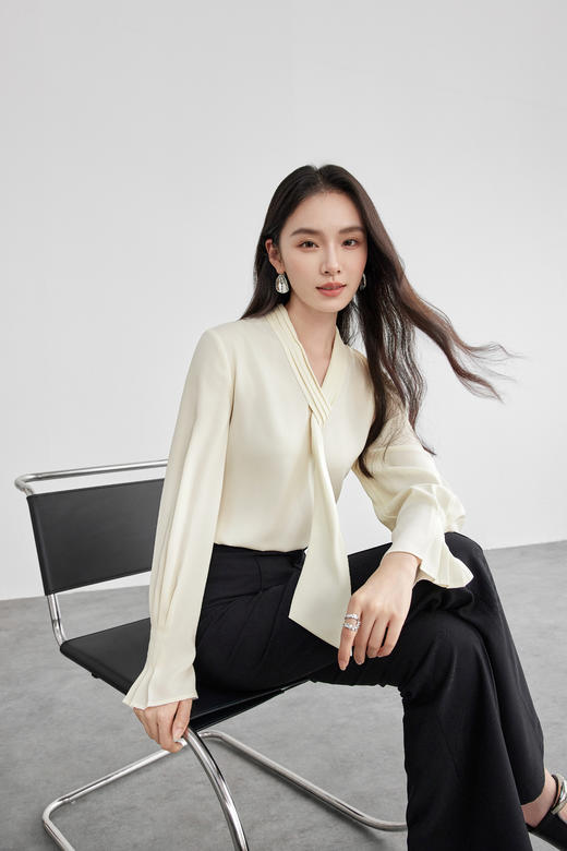 【尚都比拉】飘带领气质优雅时髦雪纺衫风琴褶设计佰搭场合衬衫上衣-151V57907 商品图1