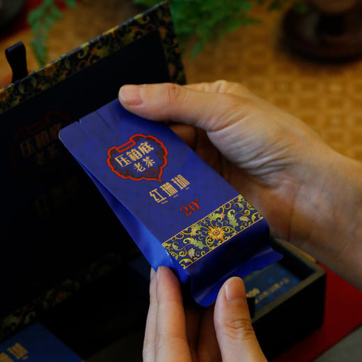 压箱底老茶 红珊瑚 20+ 普洱生茶 V8800 礼盒装 60克/6泡/盒 商品图4