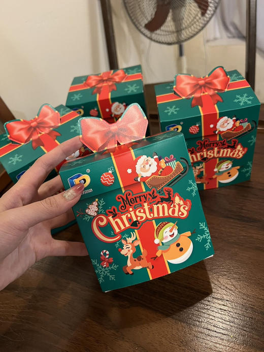 《圣诞快乐变形魔方》 🎅🏻集炫酷超人&魔方二合一设计！ 质感霸屏！解压手办收藏珍品！团就对了！ 爱的拼团价！直接抢！ 39.9简直疯了！送孩子这么帅的礼物！ 商品图3