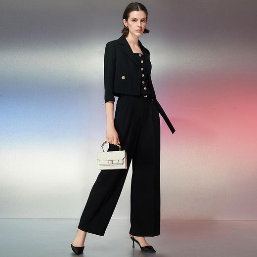 EITIE爱特爱春季新款气质显瘦时尚短外套7703408 商品图1