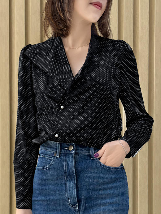 TYNVIE 不对称蕾丝领口长袖衬衫-黑底白点 商品图4