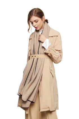 AVA 大地色系饰边压褶围巾 7701