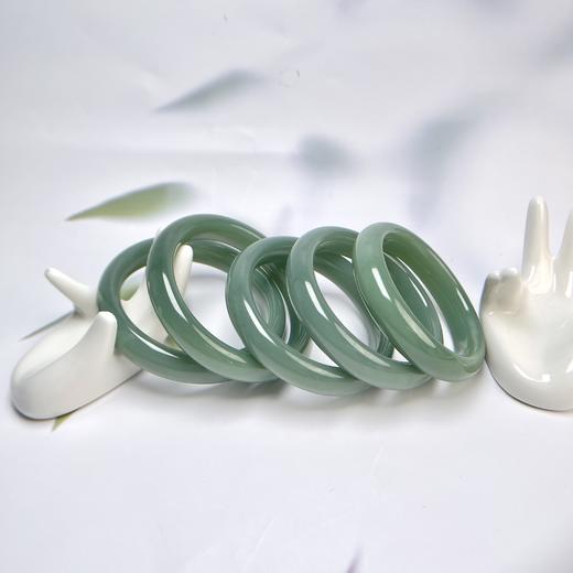 和田玉粉青手镯 商品图0