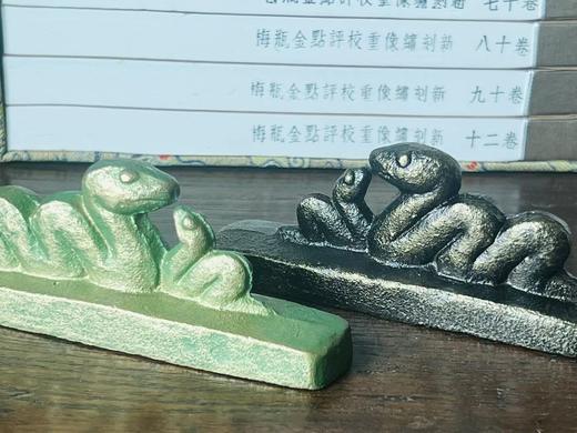 重点推荐：蛇年镇纸，98元。
 
新年推出生肖镇纸是本堂的老规矩，继以往几年推出羊、鸡、猴、狗、猪、鼠、牛、虎、兔和龙之后，今年继续推出蛇年镇纸。如此十二生肖镇纸已经提供11 商品图5