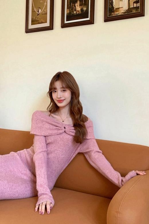 SIA SAYLOR 温柔气质一字肩针织连衣裙 19588 商品图1