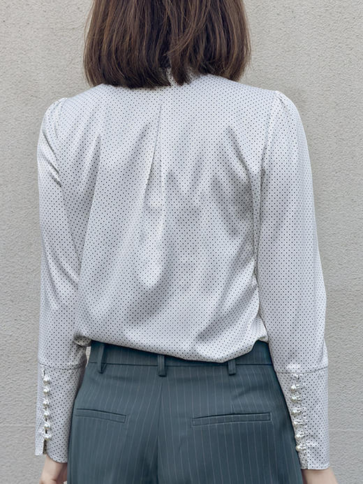 TYNVIE 不对称蕾丝领口长袖衬衫-白底黑点 商品图7