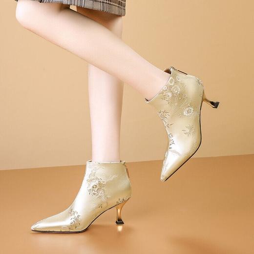【预售5天】真丝刺绣高跟短靴女秋冬新款民族风绣花鞋尖头细跟显瘦裸靴ALS&2447-1 商品图2