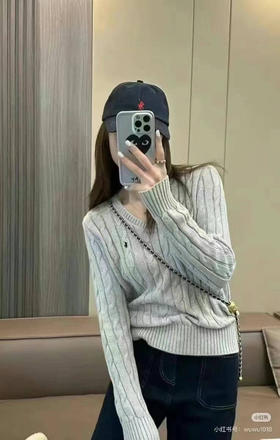 🔥V领11个颜色💢黑五折扣开启💰850✈️直邮，拉夫劳伦当家经典女士v领麻花毛衣，纯棉质地不起球不变形，闭眼必入单品啊姐妹们～尺寸XS-XXL码可选！！