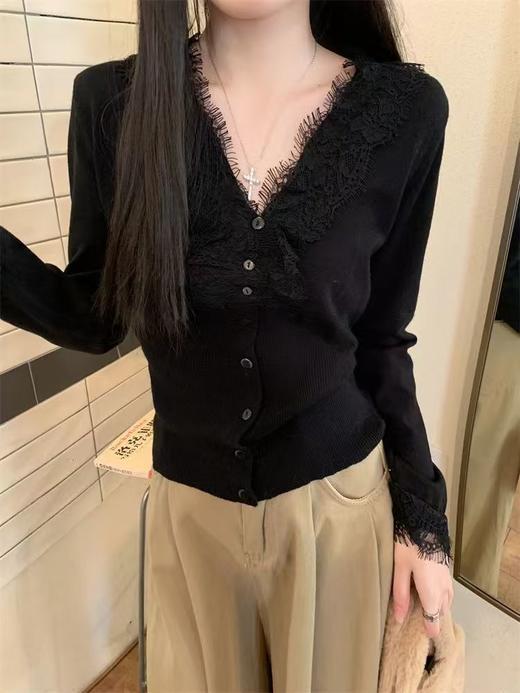 <曾小咸推荐>蕾丝边拼接V领长袖 日常139/件 活动价89.99！【预售款，预计3-15天发货】 商品图2