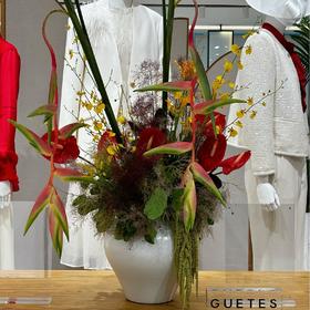 前台桌花瓶插花