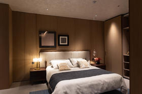 【现代风-CY101床】现代风/卧室/北美黑胡桃木/实木+真皮床