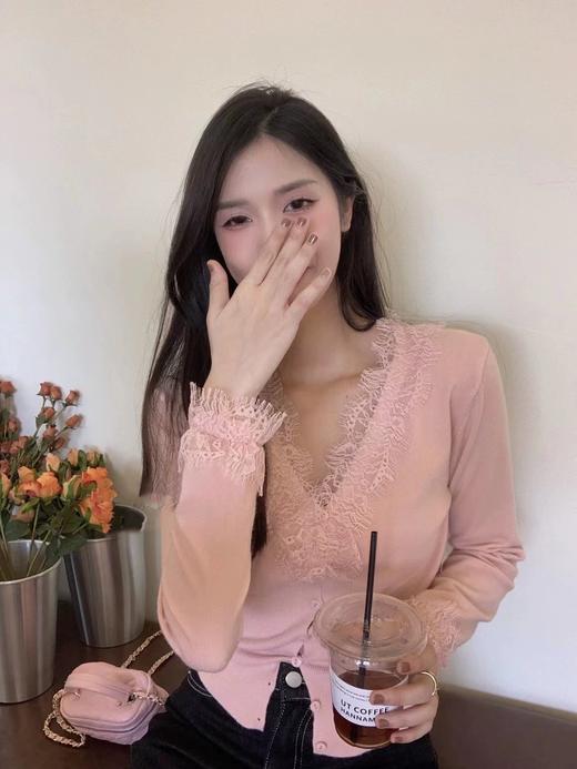 <曾小咸推荐>蕾丝边拼接V领长袖 日常139/件 活动价89.99！【预售款，预计3-15天发货】 商品图5