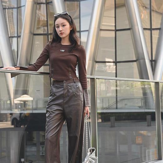 【顺丰包邮】50146 洛诗琳秋冬设计感拼皮坑条针织打底上衣女3285 商品图3