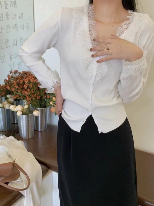 <曾小咸推荐>蕾丝边拼接V领长袖 日常139/件 活动价89.99！【预售款，预计3-15天发货】 商品图4