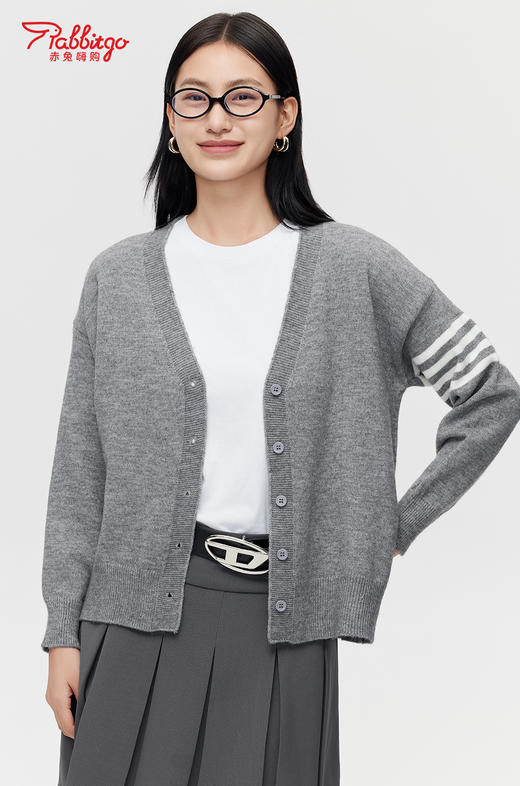 赤兔嗨购经典款四条杠V领毛衣女百搭休闲开衫单排扣针织衫上衣 商品图2