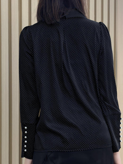 TYNVIE 不对称蕾丝领口长袖衬衫-黑底白点 商品图3