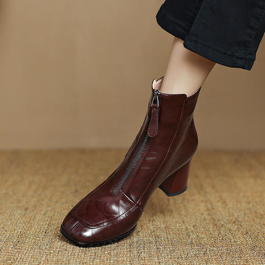 【预售5天】牛皮格纹前拉链马丁靴，粗跟显瘦英伦风酒红色圆头高跟短靴子LD&6978 商品图0