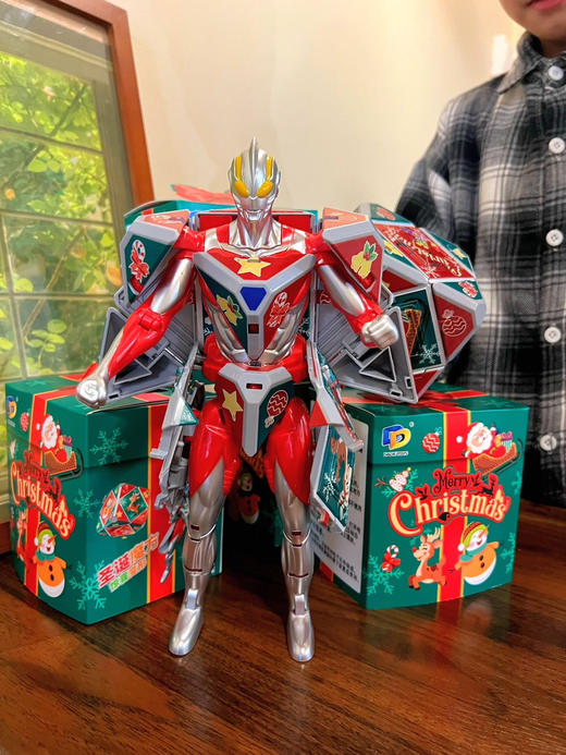 《圣诞快乐变形魔方》 🎅🏻集炫酷超人&魔方二合一设计！ 质感霸屏！解压手办收藏珍品！团就对了！ 爱的拼团价！直接抢！ 39.9简直疯了！送孩子这么帅的礼物！ 商品图2