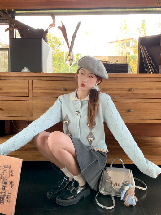 <曾小咸推荐>新品现货秒杀！卖完下架不再补 ！微信粉丝打折价！！甜美温柔风蓝色翻领系扣毛衣 日常169.99 立减80 秒杀89.99！！ 商品图1