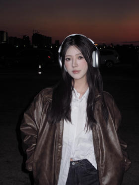 初秋确定不试试显白又高级的棕色皮衣嘛🐿️