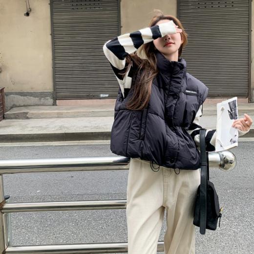 胸口皮标马甲羽绒服】🔹降温太合适穿了!79.9的羽绒马甲 🌟 一定要抢!季节交替时非常实用! ✅ 90%白鸭绒填充羽绒 马甲]🌻 商品图4