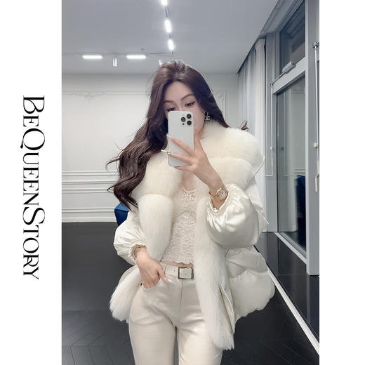余潇潇【雪场缪斯】冬季保暖华丽高档可拆卸狐狸毛三防暗扣羽绒服 商品图0