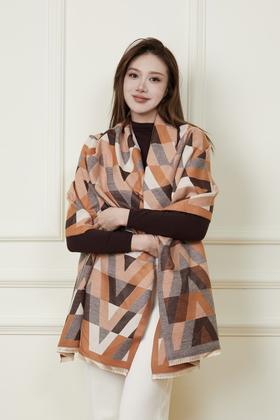 Say Something 橘色系菱形图案围巾 19449