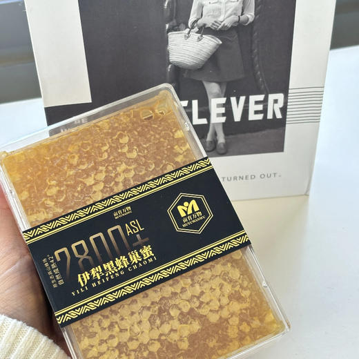 【来自新疆的天然好蜜】亩育万物 新疆伊犁黑蜂蜜 500g*2瓶 伊犁黑蜂雪蜜500g*2瓶  伊犁黑蜂巢蜜 500g*2盒 伊犁黑蜂巢蜜 礼盒装 商品图9
