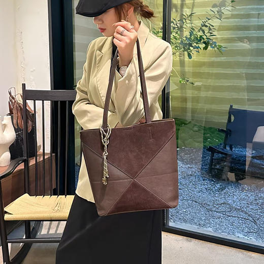 经典鲨2024年冬季新款时尚拼接大容量手提包KGB53-D595131 商品图2