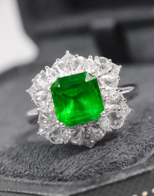 1.7ct刻面祖母绿戒指 商品图1