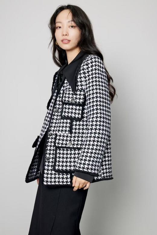 ESTELLICA 黑白千鸟格小香风V领羽绒外套 19660 商品图1